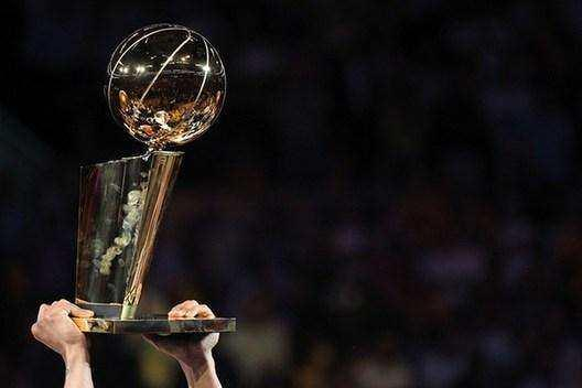 那些捧起过奥布莱恩杯的球队,一部浓缩的NBA冠军史 那些捧起过奥布莱恩杯的球队,一部浓缩的NBA冠军史