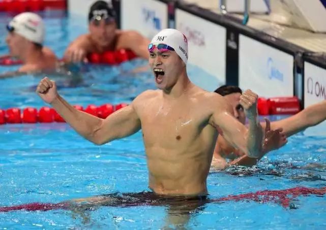 女子400米自由泳冠军,从泳池到领奖台,那4分钟里藏着什么? 女子400米自由泳冠军,从泳池到领奖台,那4分钟里藏着什么?